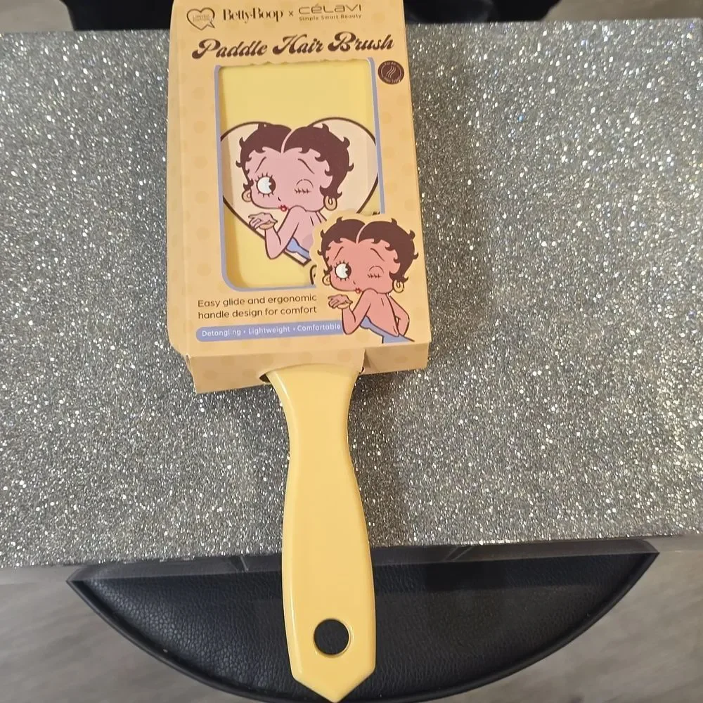 Celavi paddle hair